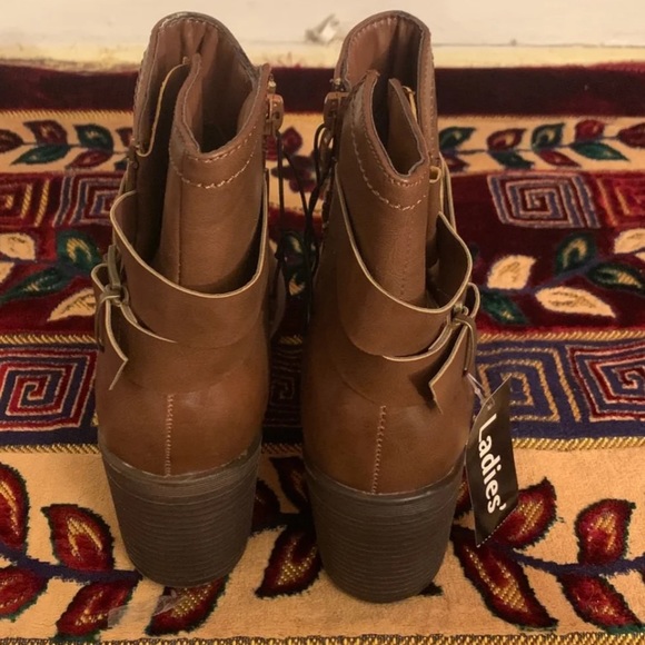 Women’s brown boots size 8 - Picture 2 of 5